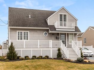 20 Namkee Ln, Blue Point, NY 11715
