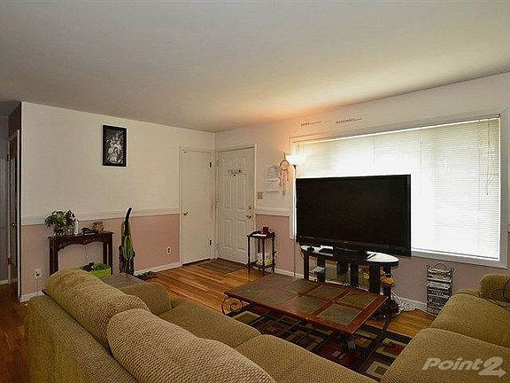 004_Living Room