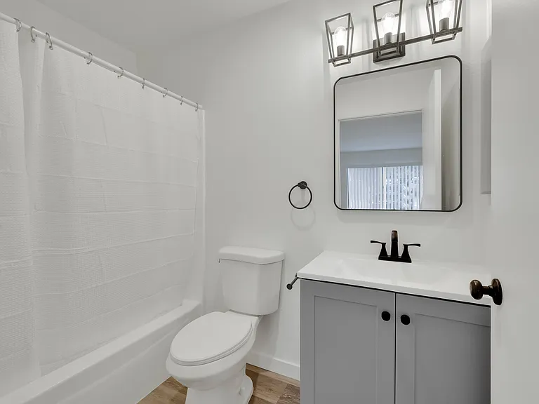 4515 4th St #5 — Photo 5