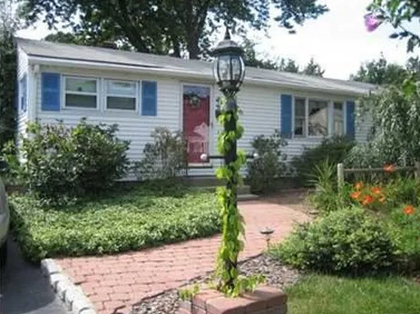 44 Sleepy Hollow Rd, East Greenwich, RI 02818