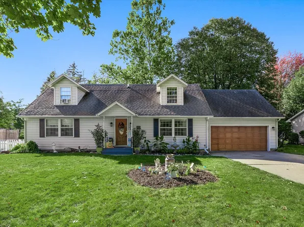 303 Sanders Ct, Yorkville, IL 60560