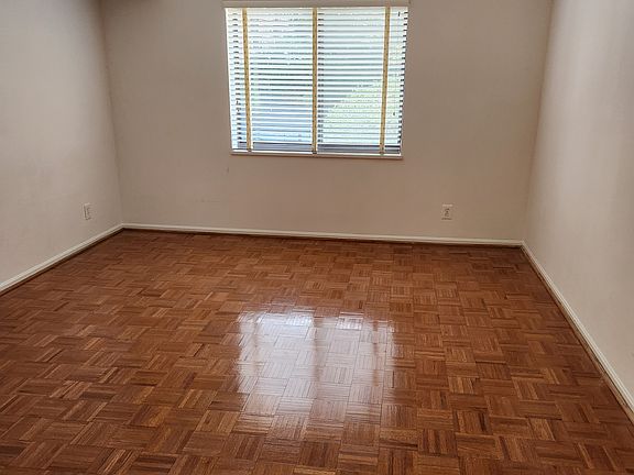 5th image of 1600 N Oak St APT 502