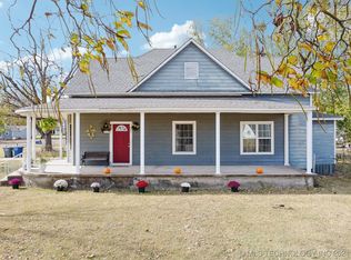 201 N Gray St, Chouteau, OK 74337