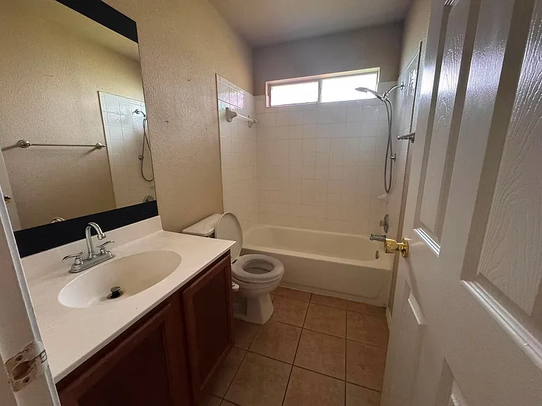 502 Creston St — Photo 6