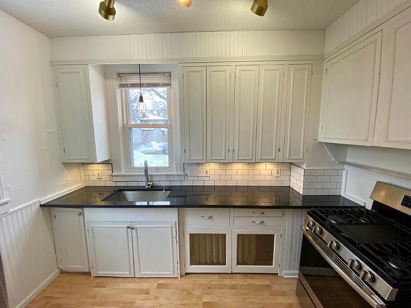 1st image of 1093 Oxford St N #1