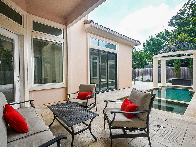 422 Mignon Ln — Photo 35