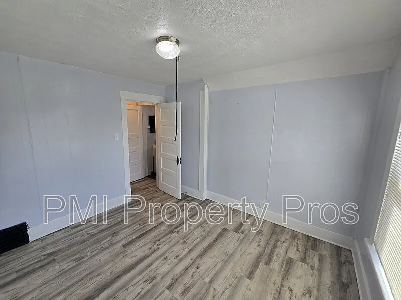 Building Photo - 2509A N Buffum St