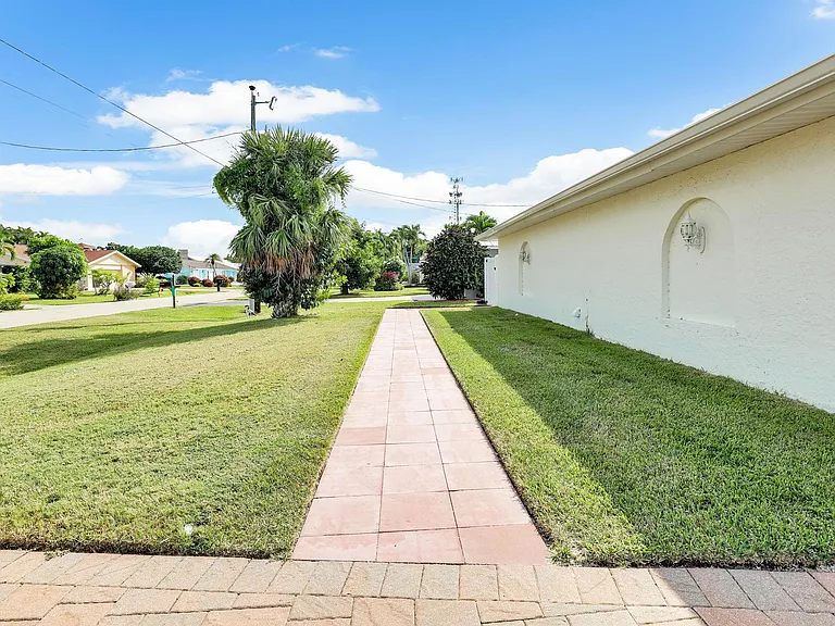 3652 SE 5th Ct — Photo 24