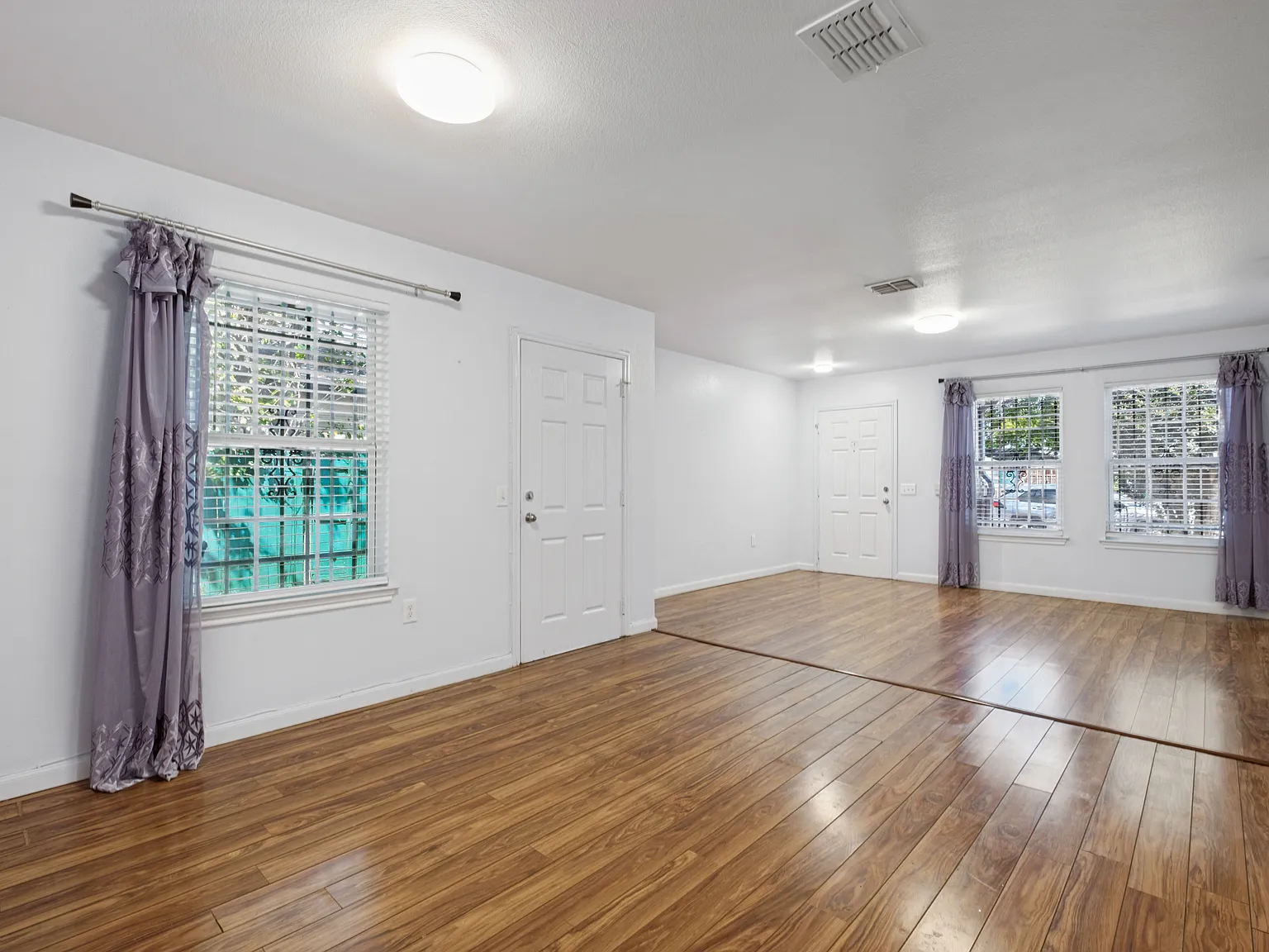 3 bed, 1348 sqft, $2,200 — Photo 3