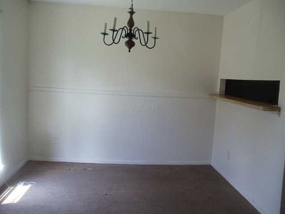 3rd image of 4981 Hillbrook St