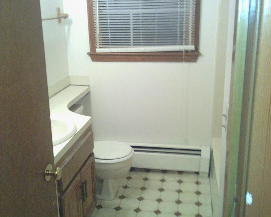 2nd image of 49 Ridge St