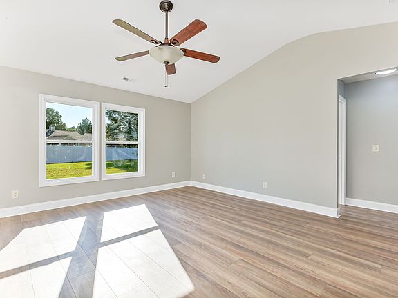 3rd image of 4008 Scarlet Oak Ct