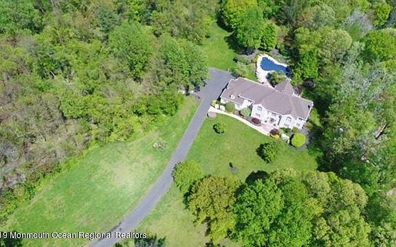 3rd image of 10 Windy Hill Ln