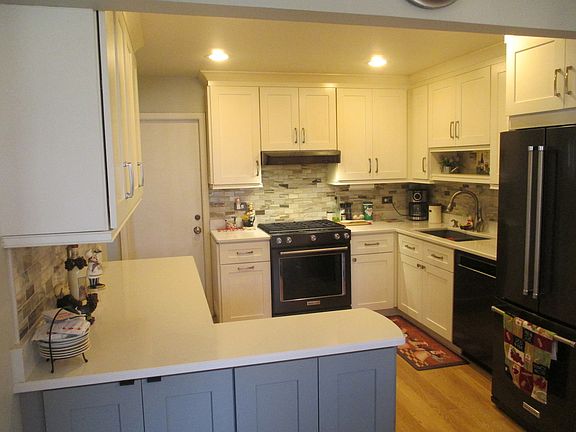 3rd image of 240 Stanyon Ln