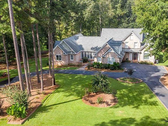 3rd image of 109 Blue Heron Dr