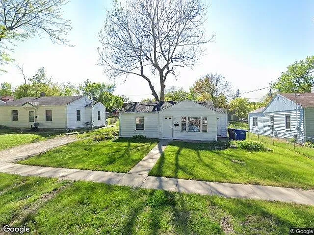 2 Bedroom House — Photo 2