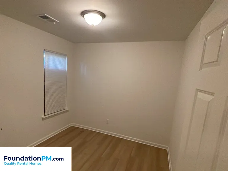 5 E Byfield Dr — Photo 16