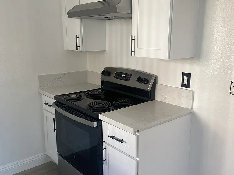 Portofino Apartments — Photo 22