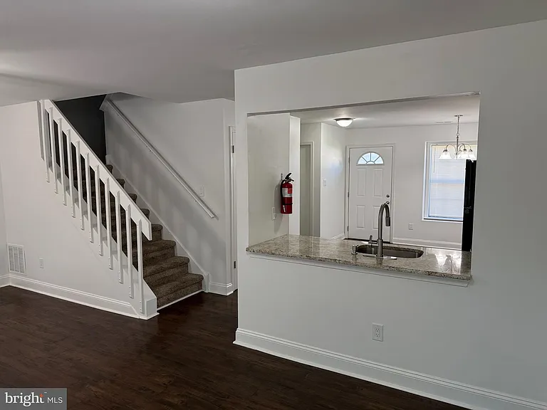 1042 Baywood Dr — Photo 6
