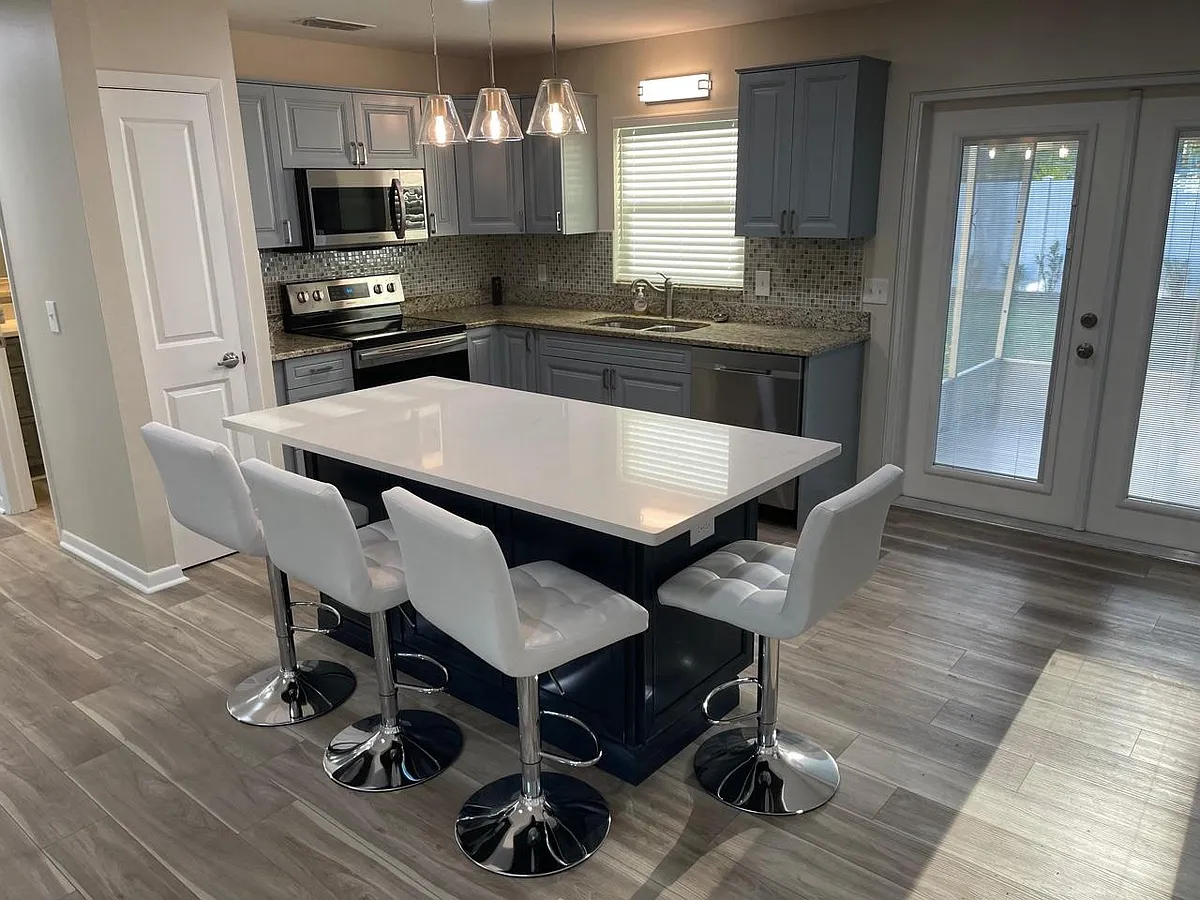 Center Island and stainless steel appliances - 606 N Glen Ave