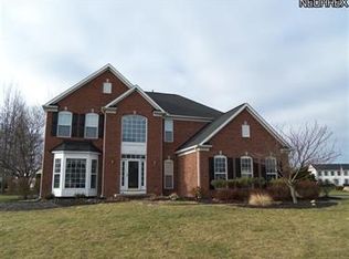 5190 Smith Ct, Sheffield Village, OH
