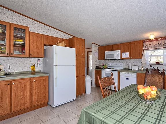 5th image of 932 W 137th Pl