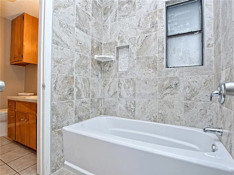 904 Walter St — Photo 13