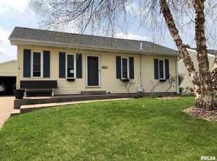 513 W Oak St, Eldridge, IA
