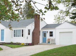 28 Rangeley Rd, Cranston, RI 02920