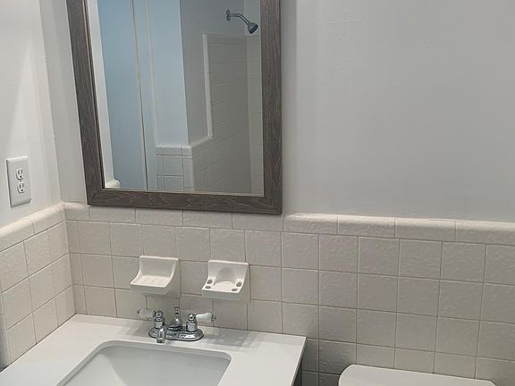 2nd full bath with new vanity!