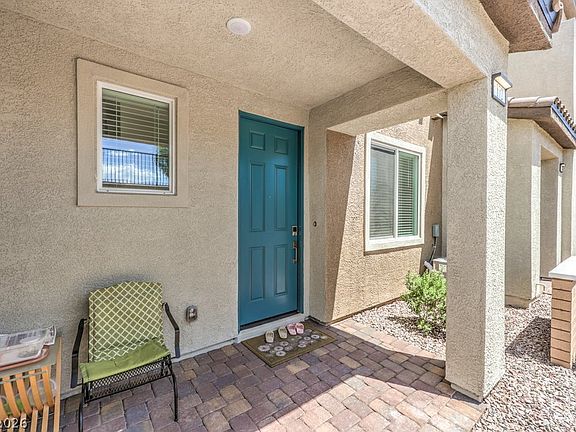 3rd image of 172 Freeport View Pl
