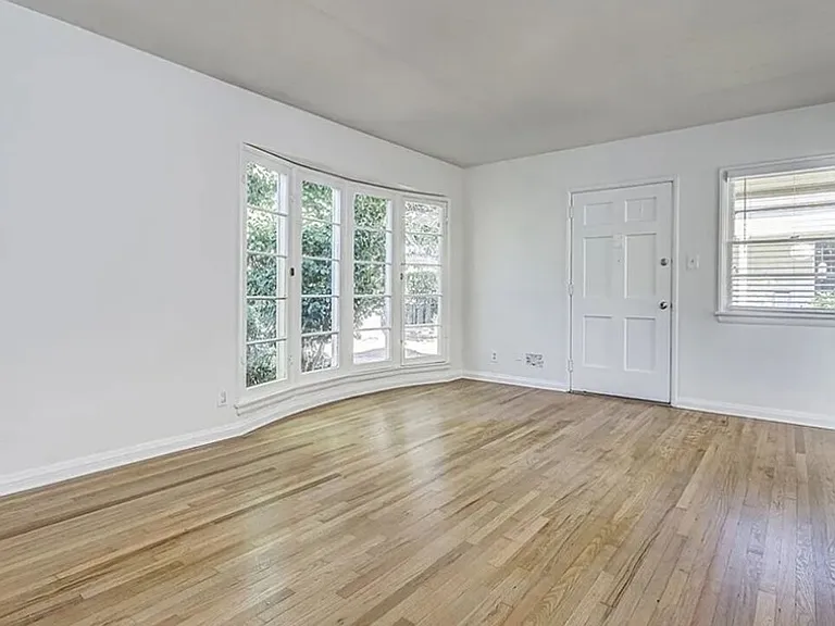 1430 Ocean Park Blvd — Photo 3
