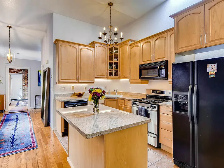1732 N Clarkson St — Photo 10