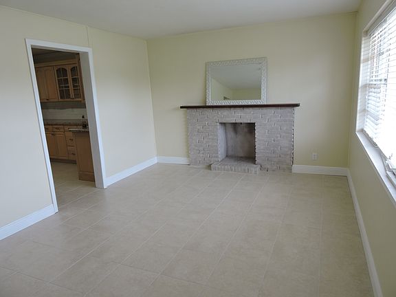 2nd image of 710 Hollywood Pl