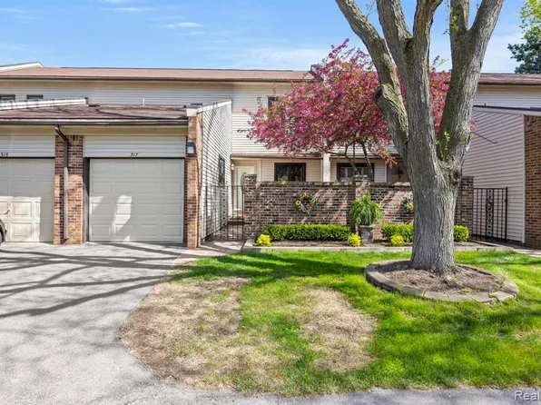 317 Willow Grove Ln, Rochester, MI 48307