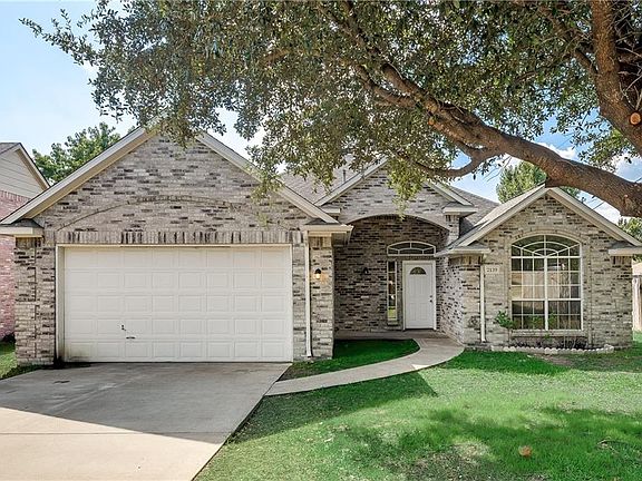 2nd image of 2139 Glenn Ln