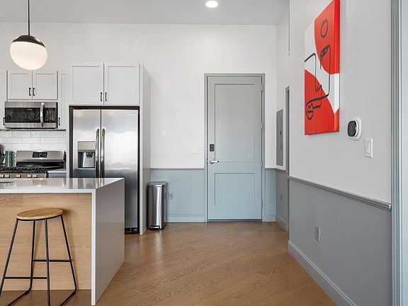 4th image of 2212 Morris Ave #321