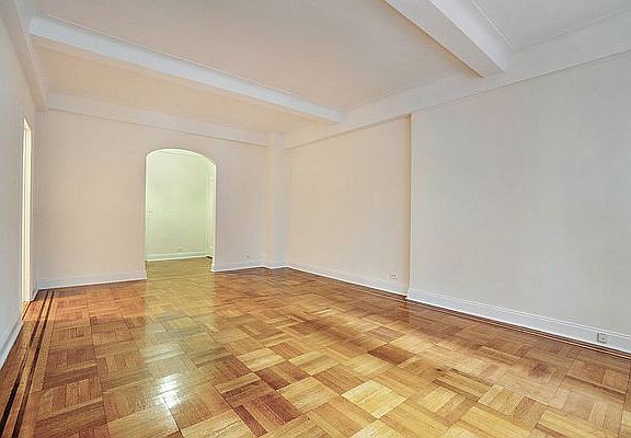 3rd image of 3 E 66th St APT 4A