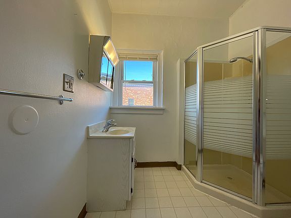 4th image of 108 5th St Unit 202