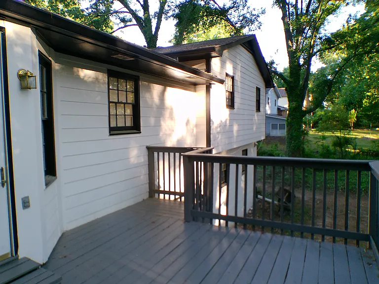 2047 Cliffton Ter — Photo 7