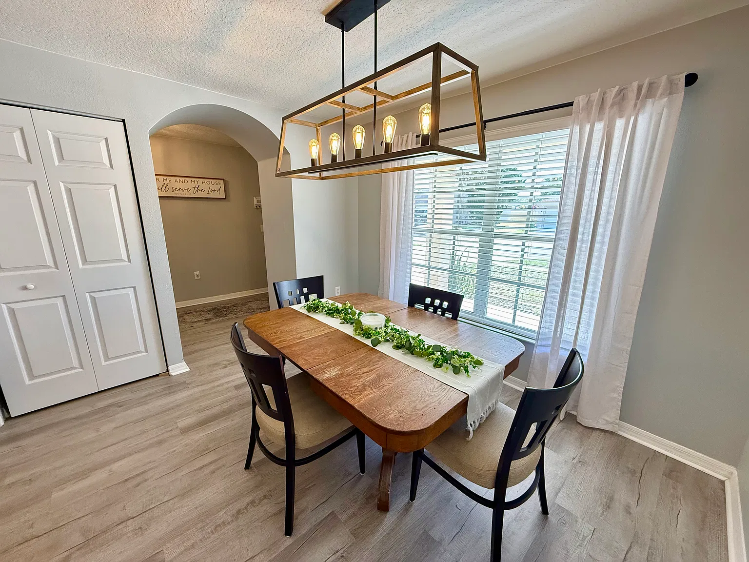 3 bed, 1444 sqft, $2,450 — Photo 2