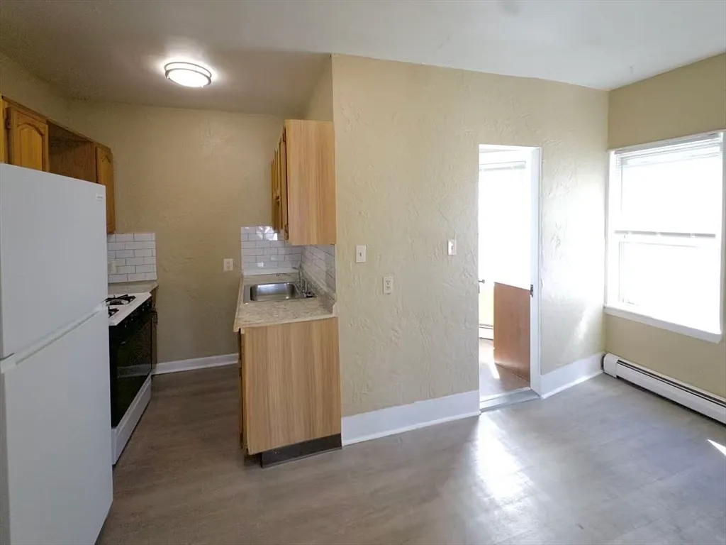 1 bed, 1.0 bath, 642 sqft, $1,700 — Photo 2