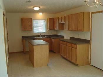 2nd image of 104 Arrowfeather Ln