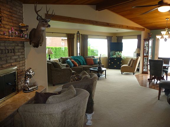 Entry into open living area
