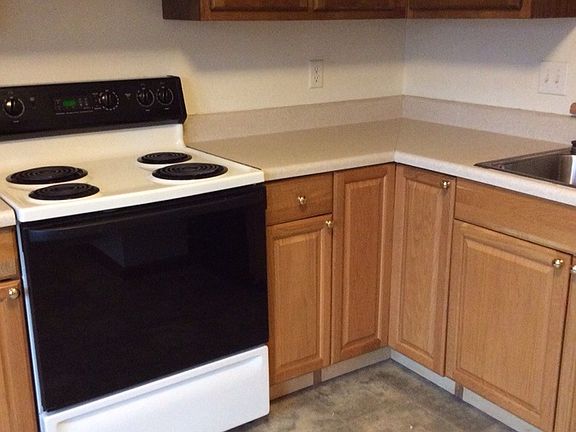 3rd image of 326 Middle Oaks Dr