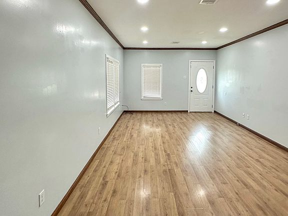 3rd image of 109 Evelyn Dr