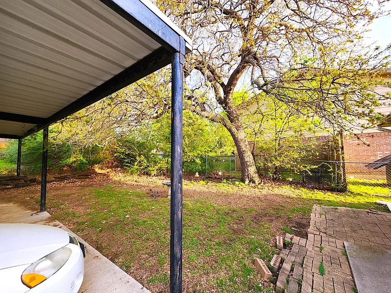 2202 Bolivar St — Photo 4