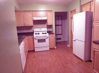 41 Adams Ct #B, Streamwood, IL 60107