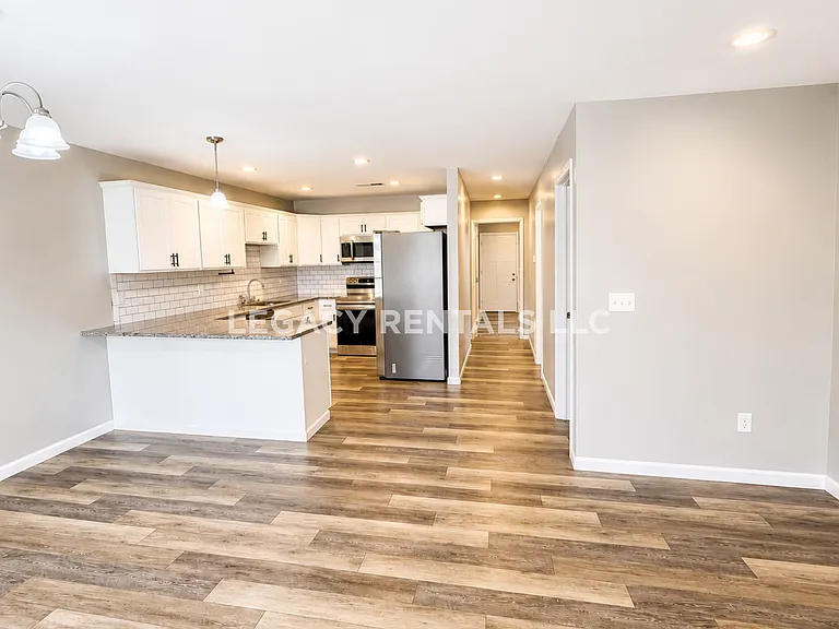 240 Longwood Ln #1 — Photo 4