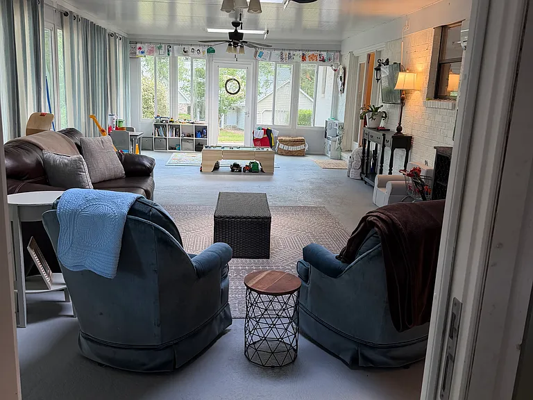 121 Spring Dr — Photo 10